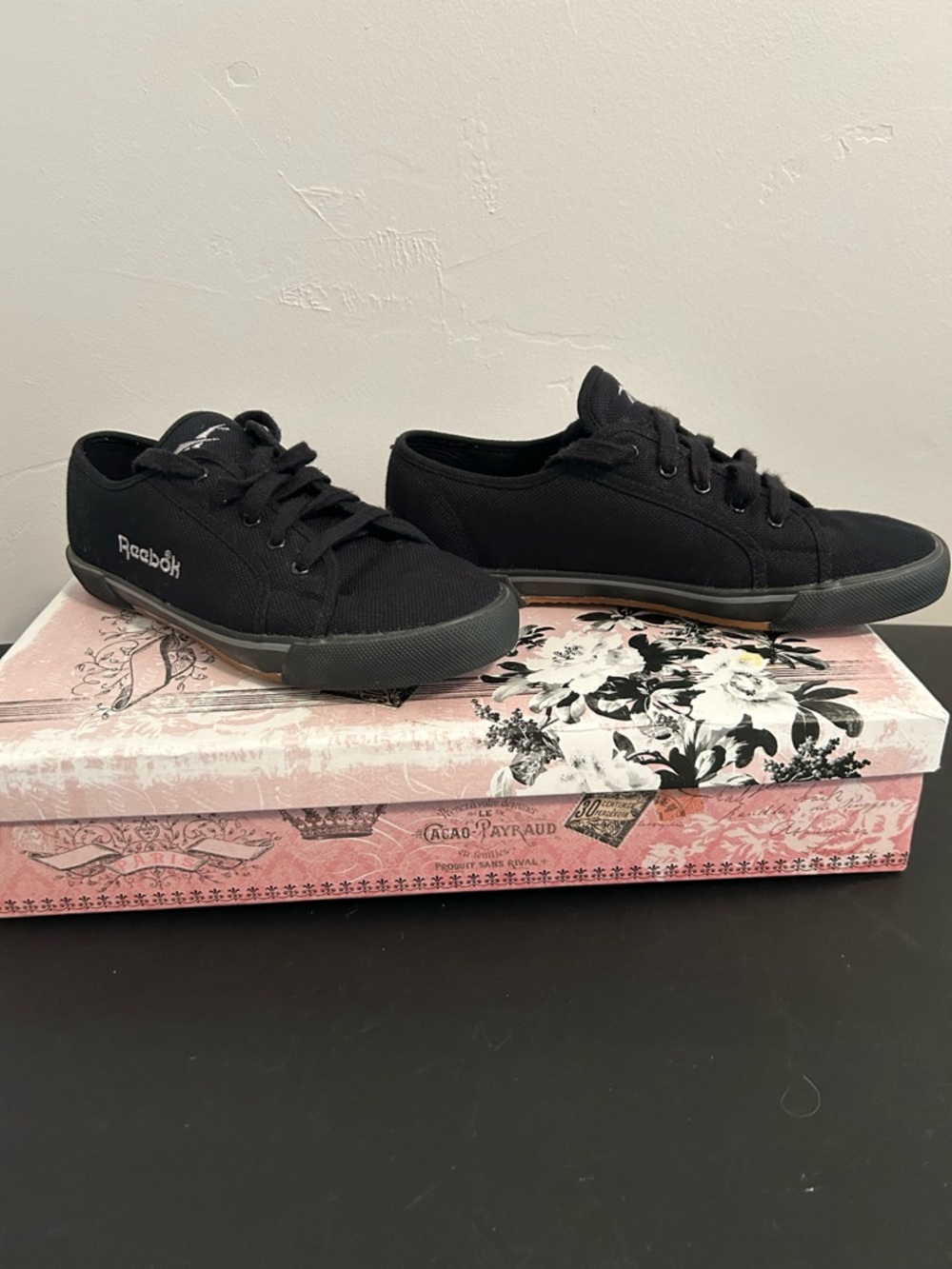 Reebok Men’s Black Low-Top Canvas Sneakers - Picture 3 of 5